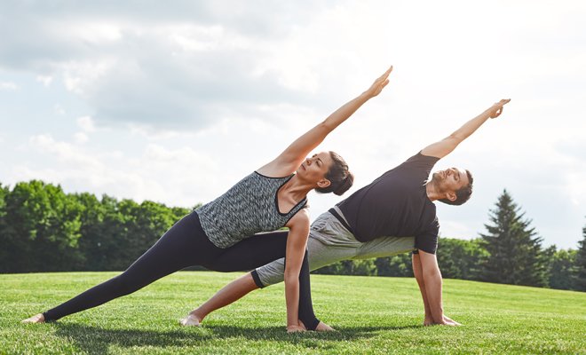 9 partner yoga poses: how to do them and what benefits they have